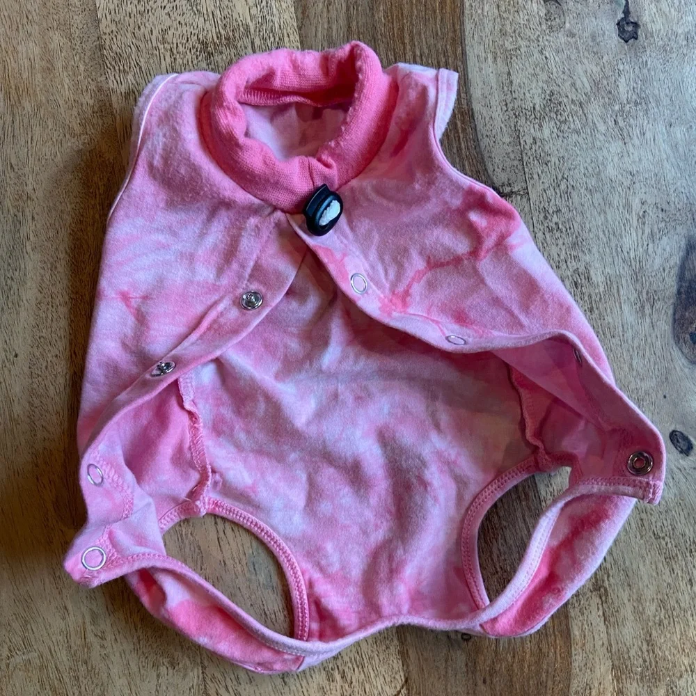 Cat recovery suit After surgery size medium. Used once.